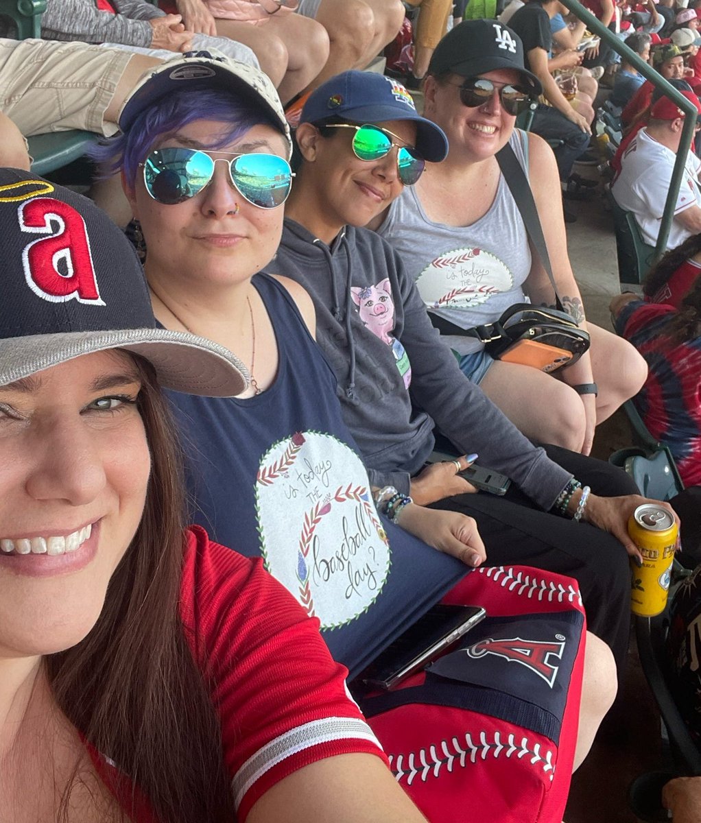 KayRoseBee's tweet photo. We all met online and it pains me every day that we all live so far apart, because I'd spend as much time as possible with them as I could
π
#PackPackPack https://t.co/3YM3fL2zyr