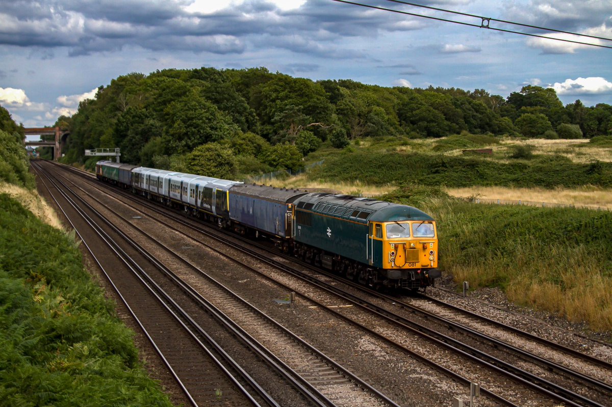 harrisonclas458's tweet image. They look very smart in this livery 
56081 along with 69008 bring 458417 towards Bournemouth  18/07/23 

#class458 #juniper #class56 #class69 #swml #southwesternrailway