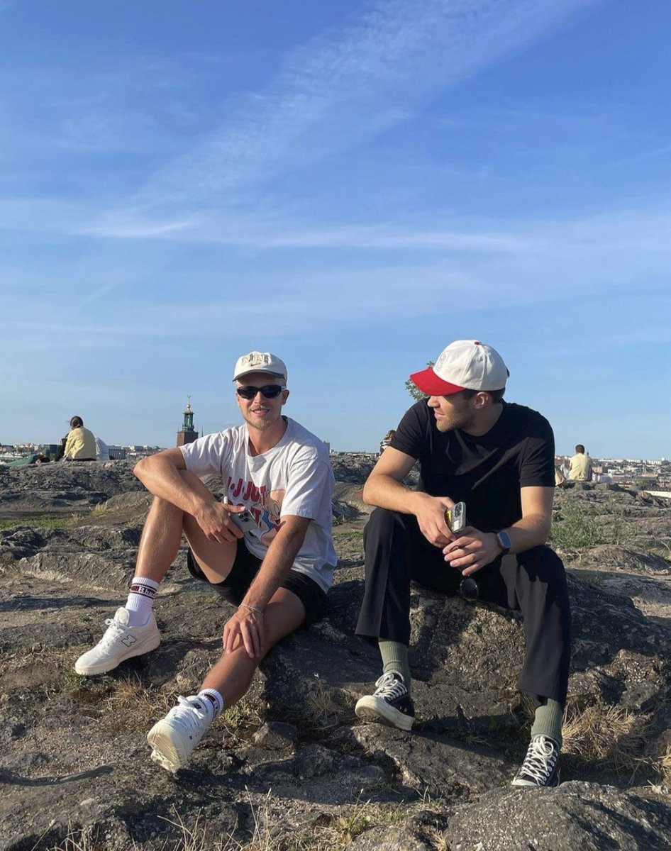 peteyscloset's tweet photo. 7/18/23: summer (:
Nike Basketball Spell Out Vintage Hat - $65
https://t.co/UAUWeAX6Nz
Nike Vintage Looney Tunes Tee - seems to be selling in $100-200 range
https://t.co/0YDSFqJknp
Rhude Stripe Logo Socks in Burgundy - $45
https://t.co/uv65qjvQuC https://t.co/PZGonu8evS