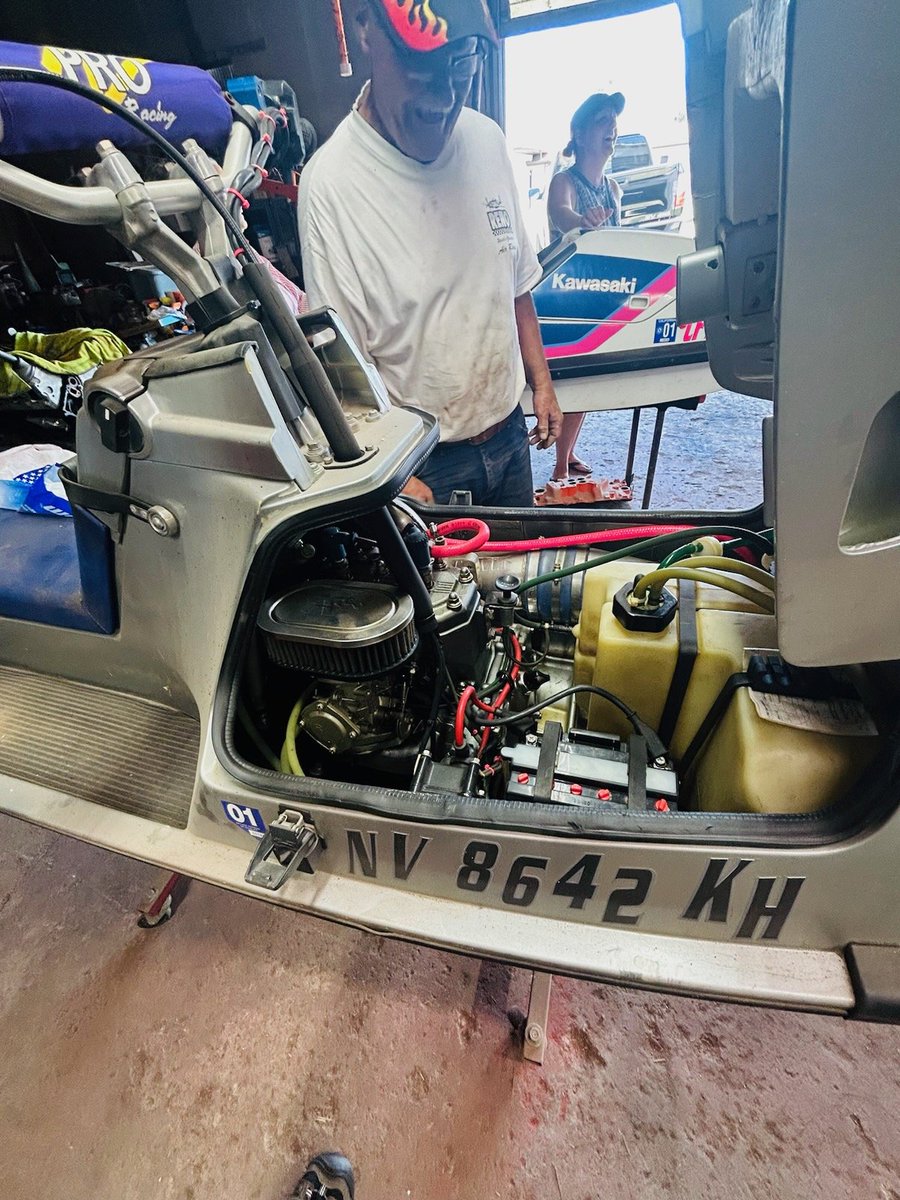 keokiziegele's tweet photo. My uncle is picking up these 2 skis to add to the fleet. The 650sx looks like it rolled off the showroom floor. https://t.co/eW8q9i8aBA