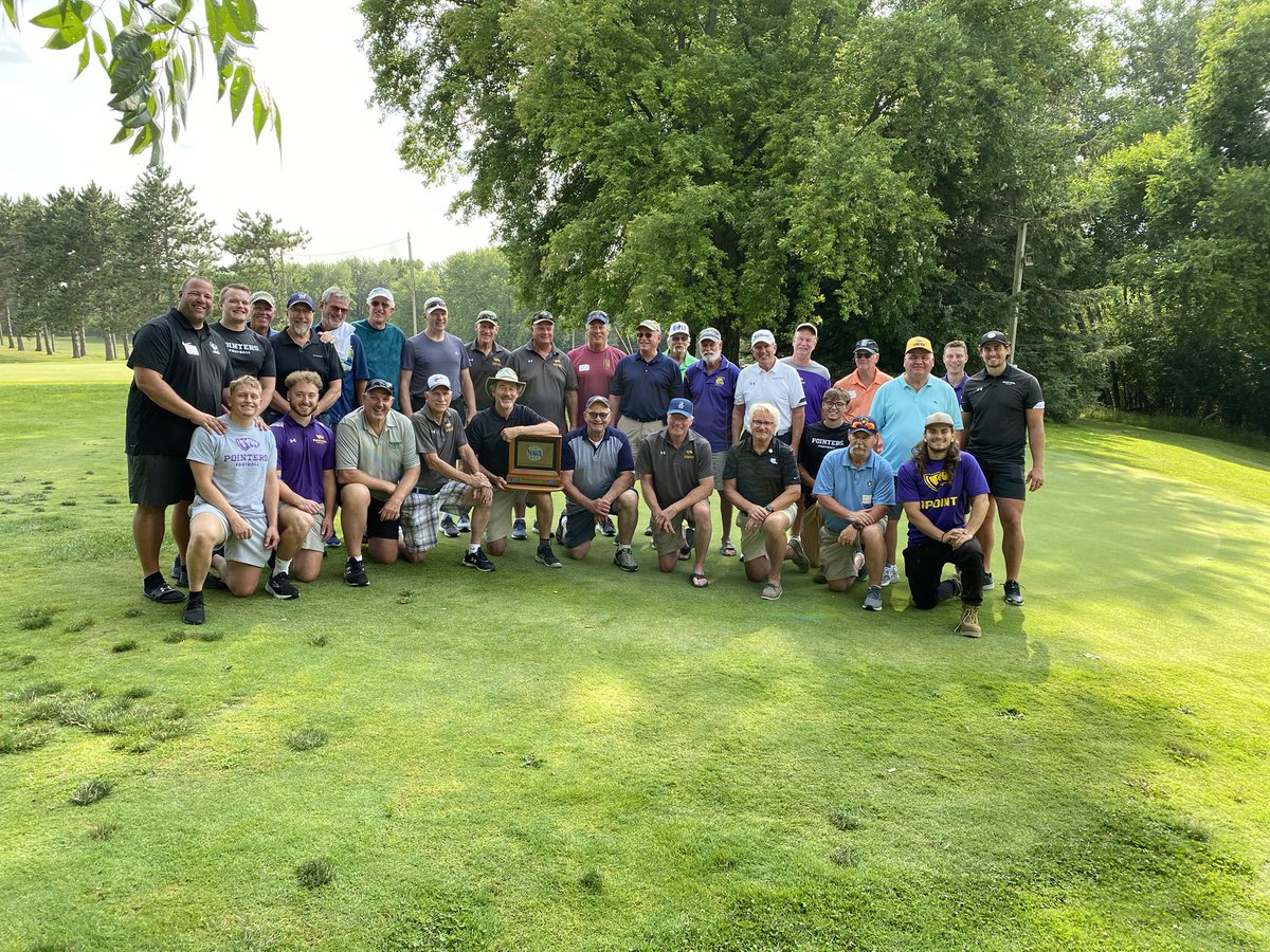 UWSPFootball's tweet photo. Had a great time with the 1977 #AerialCircus🎪 today!

Always fun connecting former and current Pointers!
#RollDawgs https://t.co/4cmDTe3VlL