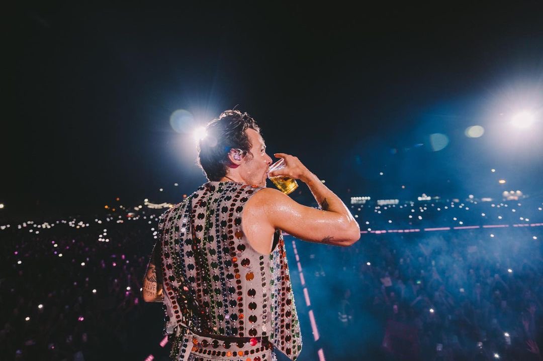 TheHarryNews's tweet photo. harrystyles: Love On Tour. Lisbon. July, 2023. https://t.co/h3S8fTeuQM