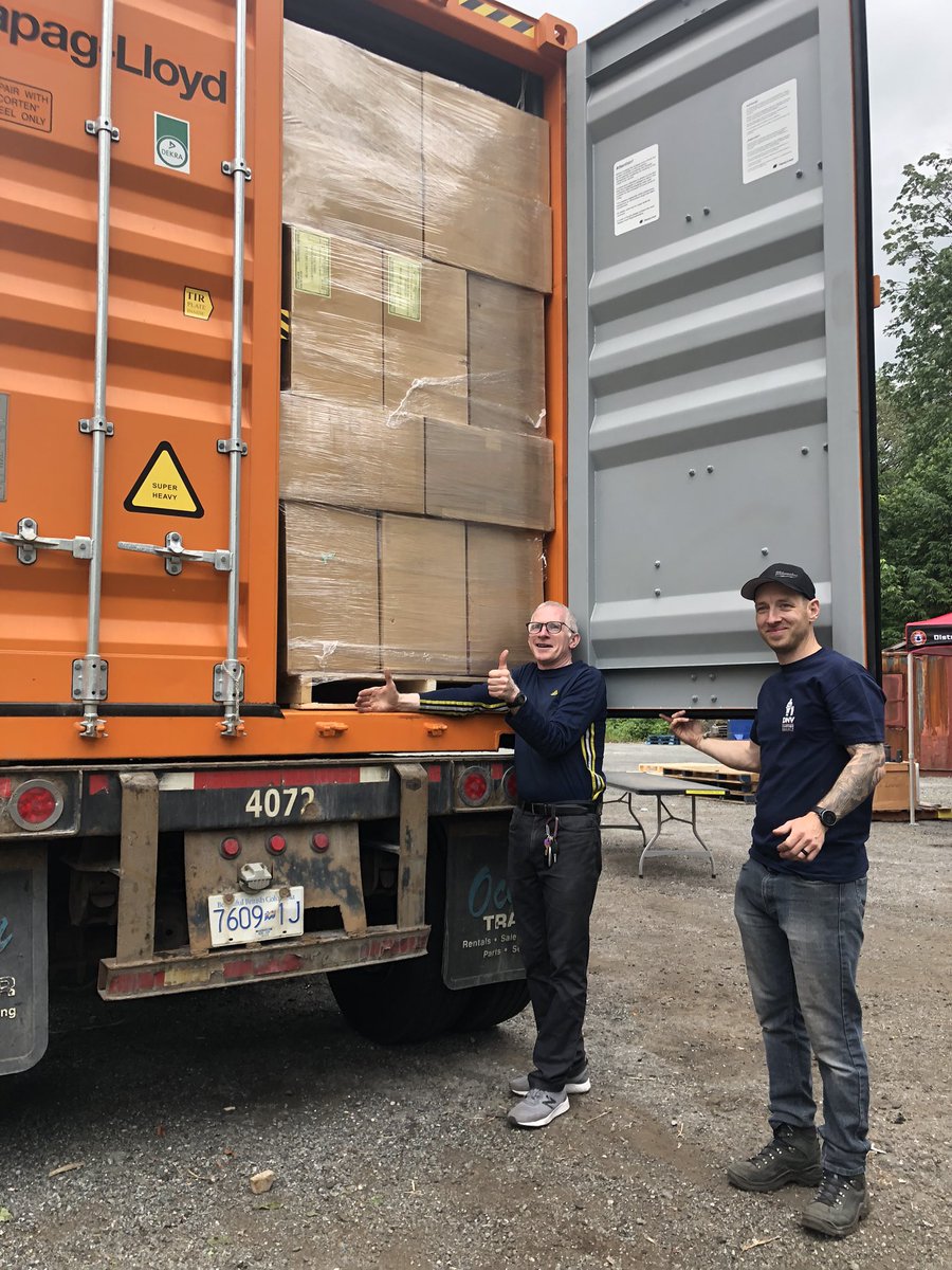 defendukraini's tweet photo. FUN FLASHBACK!
🇨🇦♥️🇺🇦
June 20 2022
Packing our 1st container
#ProjectHawkeye
200-bed Nato field hospital
North Vancouver to Ukraine
August 2023
Packing our 6th 40ft sea can
#ProjectPadre
1 ton #ProjectInvictus
Wheelchairs etc
5 tons #ProjectPescatore
Fish nets etc
Kyiv Bakhmut https://t.co/TEaQtNSNQc