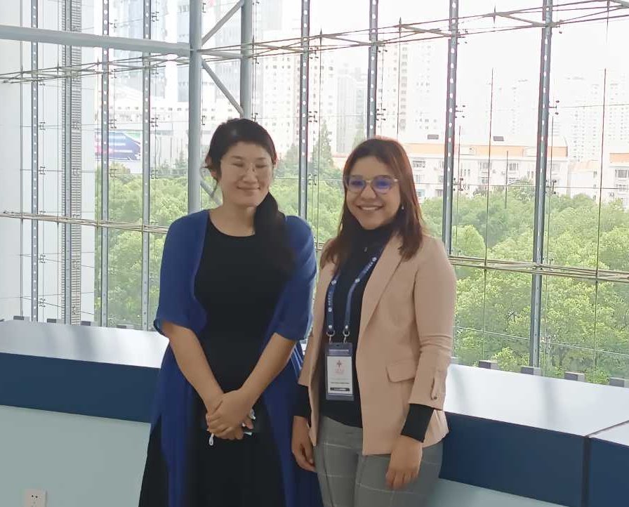 #17Jul Durante nuestra visita a las instalaciones de China Telecom tuve la oportunidad de ser entrevistada por la reportera Min-G Yao del medio Shanghai Daily donde compartimos información en materia de ciencia, tecnología e Innovación.

¡Llevando la verdad de Venezuela al mundo!