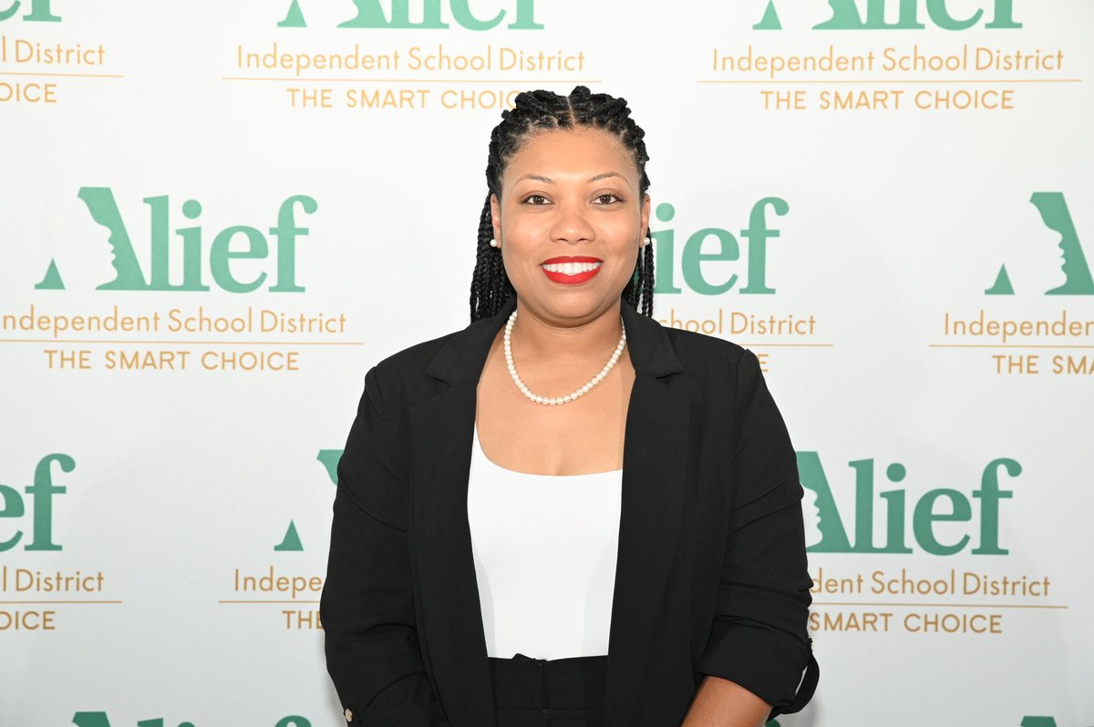 AliefISD's tweet photo. Congratulations are in order for Lawanna Kincade as she will be the Assistant Principal at Budewig Intermediate. Mrs. Kincade is a lifelong learner who constantly strives to improve and has a love for learning and a desire to make a difference! https://t.co/bIip14PRIh