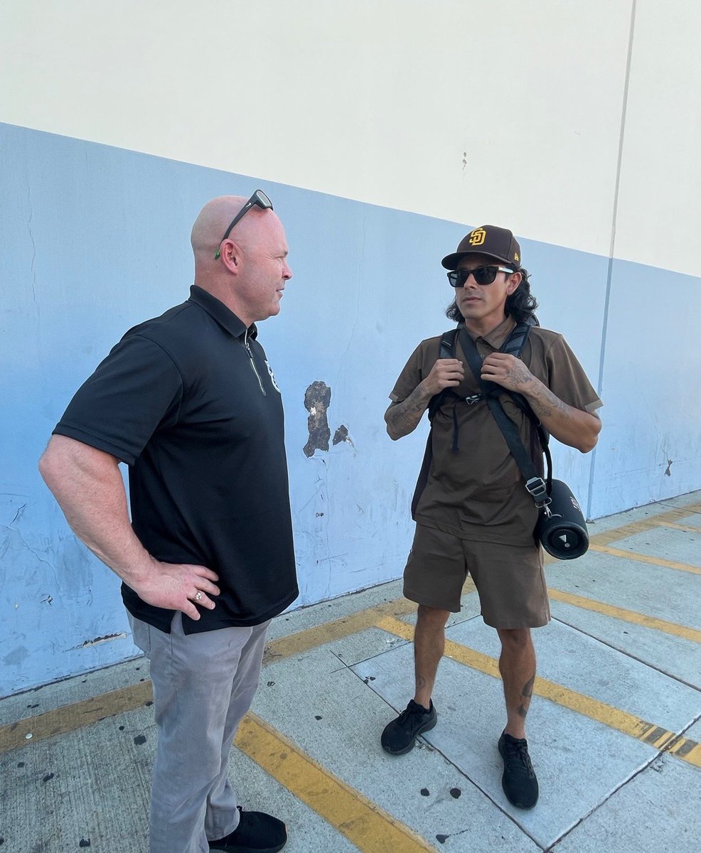 TeamsterSOB's tweet photo. Catching up w/ @UPS Teamsters out of LU 952 in Anaheim…Drivers coming back from long days &amp; part-timers working hard during the twilight sort. Hearing similar feedback from both groups…They’re all willing to stand up to this company if it doesn’t get its act together by 7/31 👊🏻 https://t.co/oTzHdfH8Kc