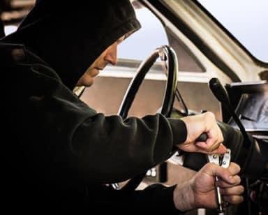 LVMPDBAC's tweet photo. PROTECT YOUR VEHICLE ๐
See the attached flyer for tips to secure your vehicle ๐
Donโt make it easy for criminals to leave you stranded! ๐
#BoldenPride #BACBestAreaCommand #LVMPD #SafetyTips https://t.co/eeKLifrj0O