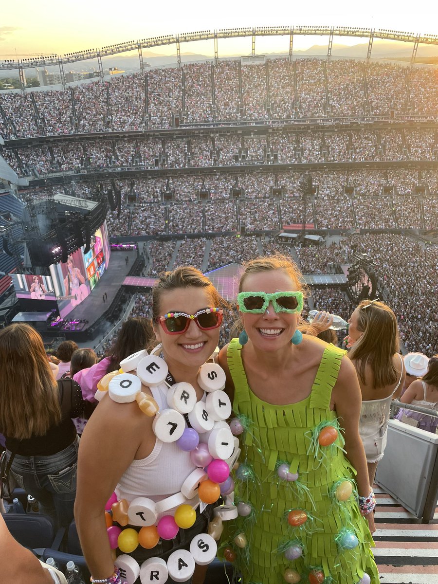 Awkward Girl tweet media