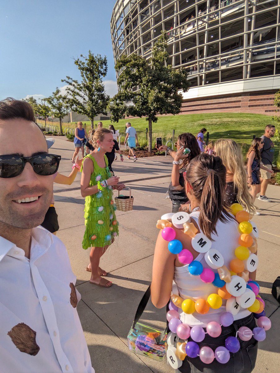 Awkward Girl tweet media