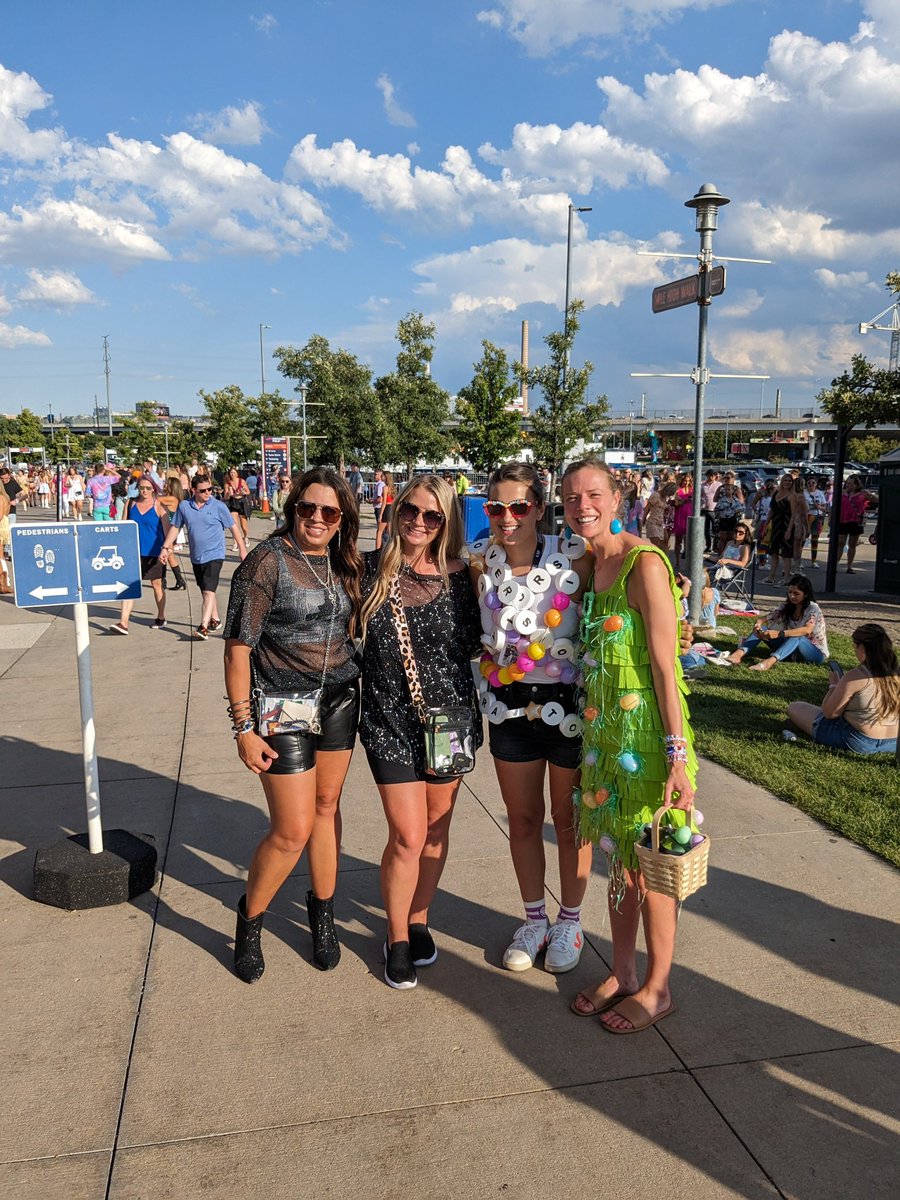 Awkward Girl tweet media