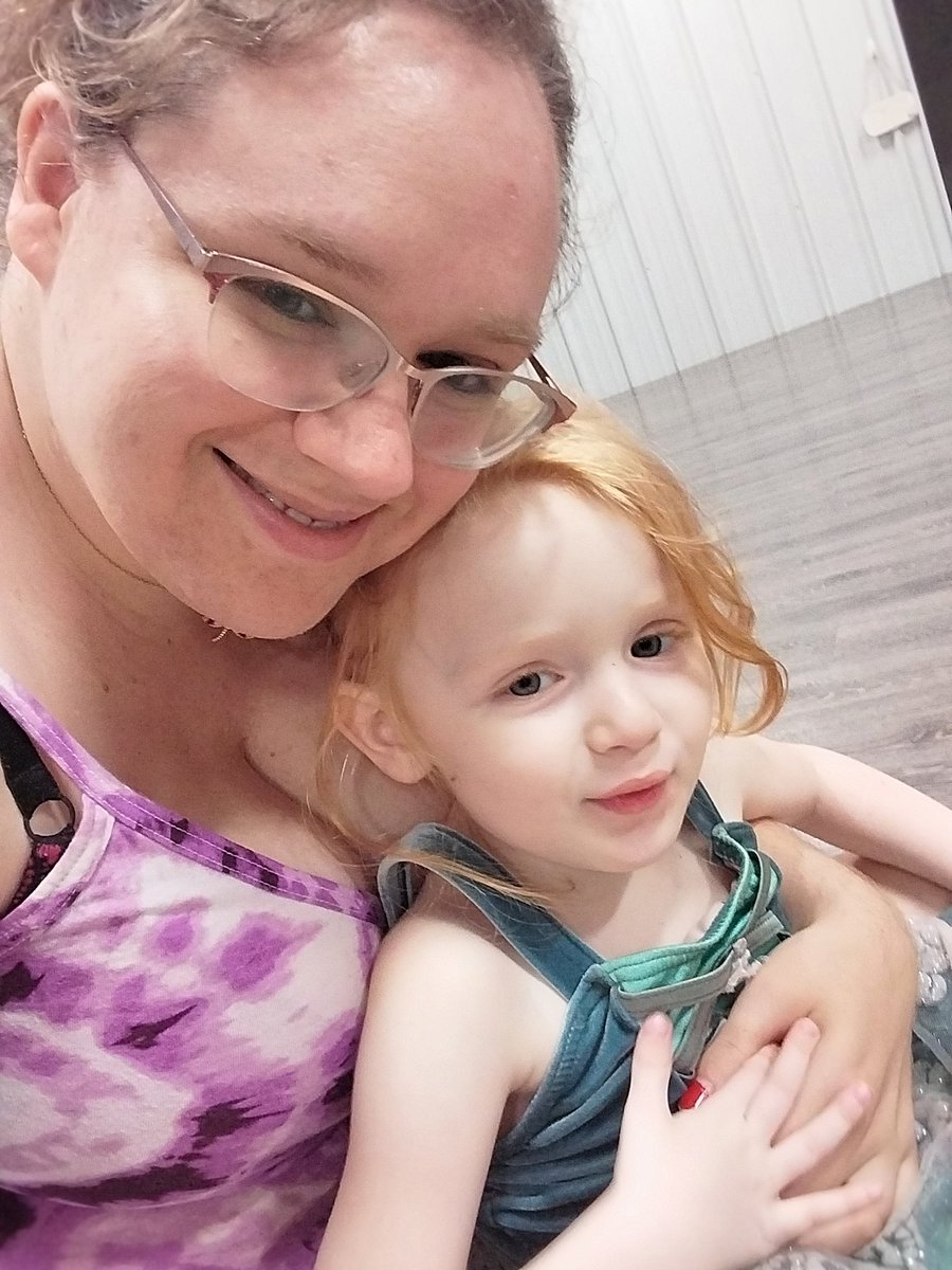 Selingqua16's tweet photo. This little girl is enjoying doing ballet with mommy #dancemom #monkeyprincess https://t.co/C0eZHply2j