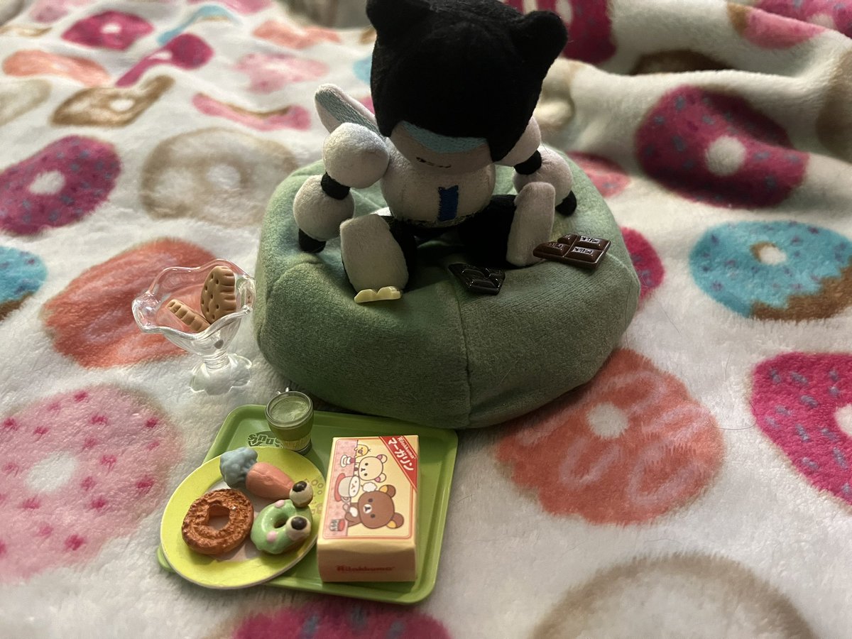 minibot13's tweet photo. For “Candy/Sweets” prompt. Teddy likes his treats. 🥰 Teddy made by @ShatteredNeedle
#AutobotJazzWeek2023 #AutobotJazzWeek #Maccadam https://t.co/NzNNYTPoVF