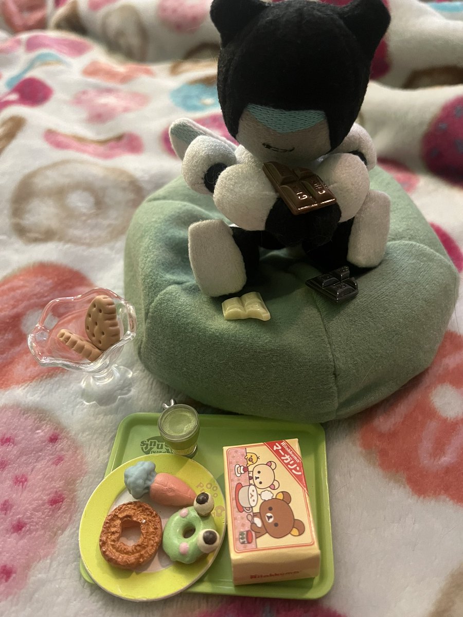 minibot13's tweet photo. For “Candy/Sweets” prompt. Teddy likes his treats. 🥰 Teddy made by @ShatteredNeedle
#AutobotJazzWeek2023 #AutobotJazzWeek #Maccadam https://t.co/NzNNYTPoVF