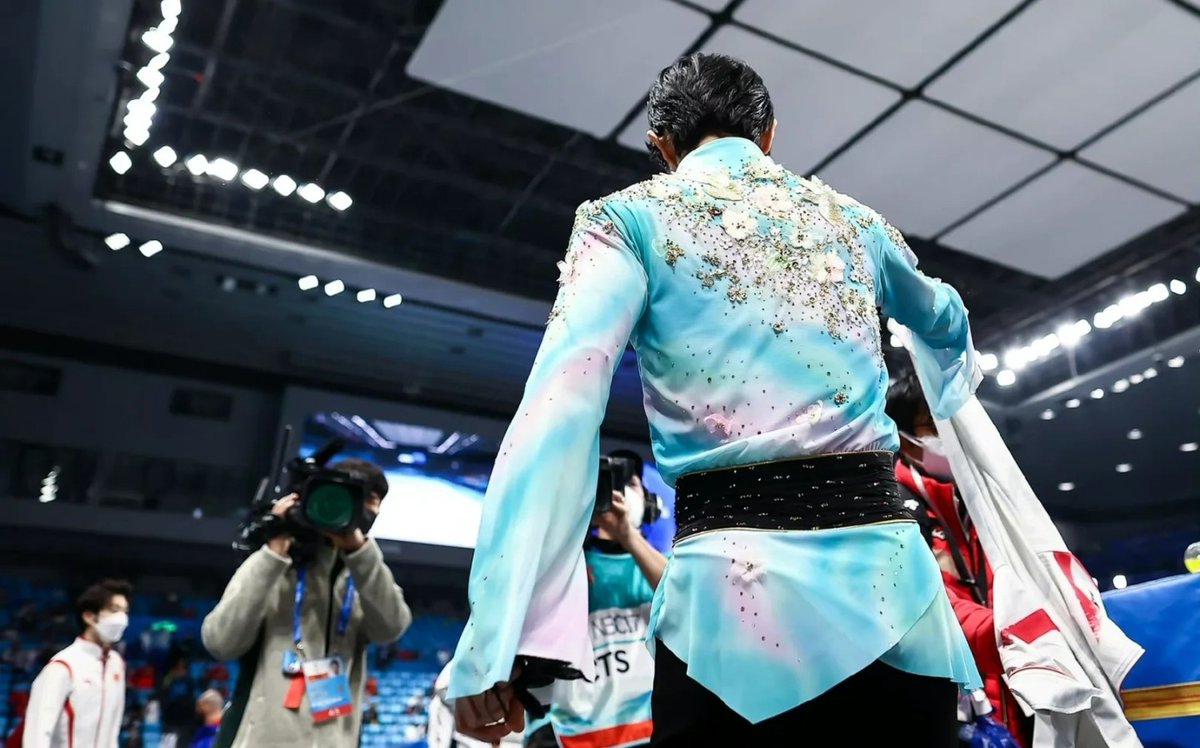 HYBAHSX's tweet photo. 羽生結弦がプロに転向して1周年おめでとうございます。 これからの日、一緒に頑張りましょう！

#HANYUYUZURU #羽生結弦選手プロ転向1周年おめでとう https://t.co/hjuiFlRzqE