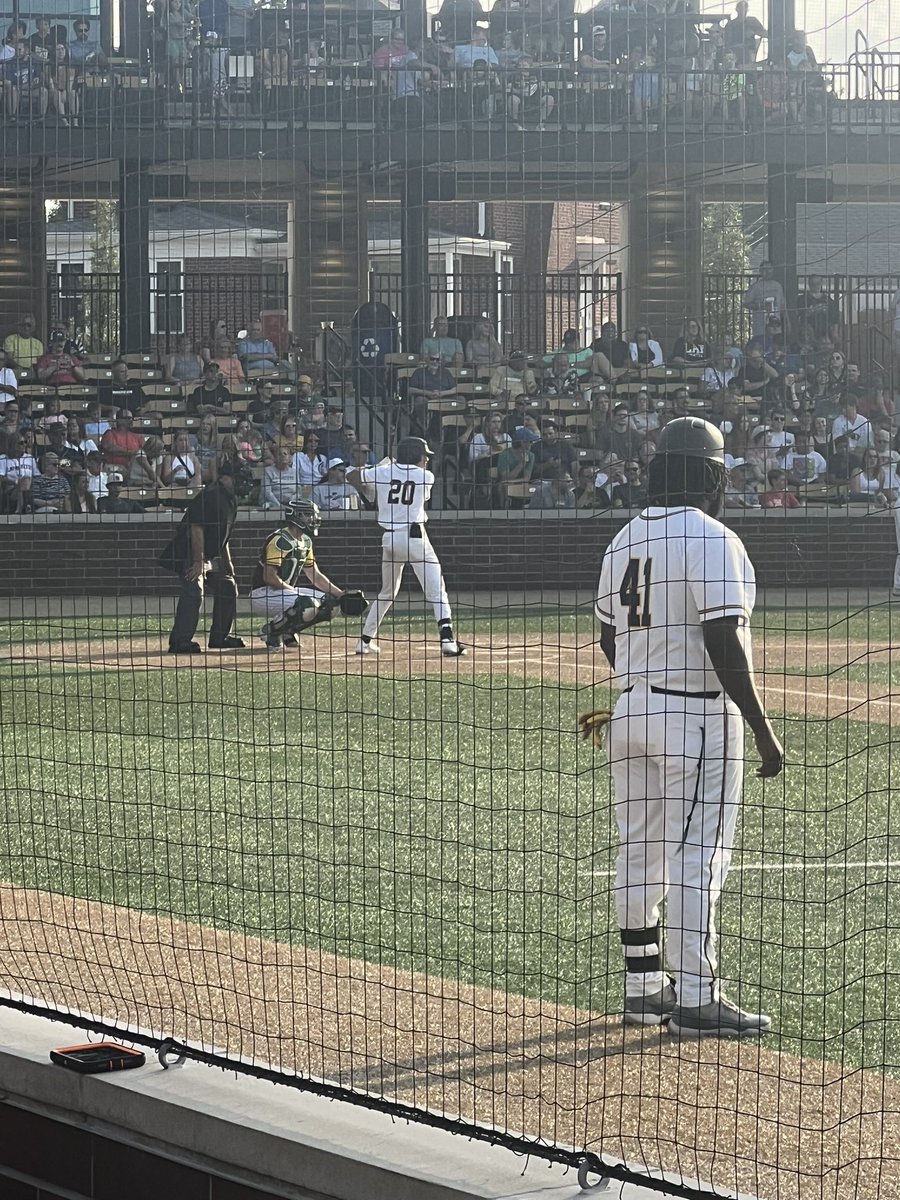 frontier_bb's tweet photo. Frontier alumni @sailors_brooks playing for the aviators! #FalconProud https://t.co/XXxCxiglPf