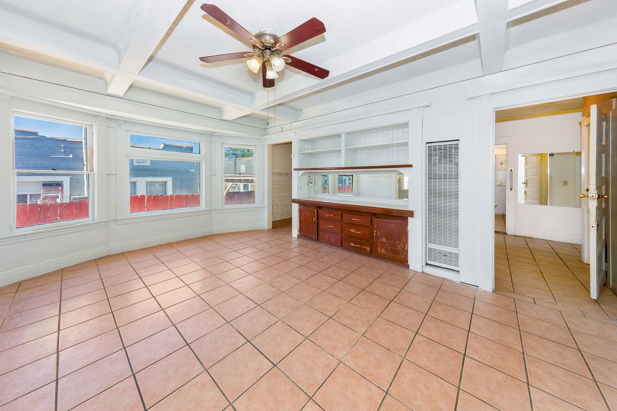carlosfitz's tweet photo. 📷New Listing📷 1153 S. Kingsley Dr. 📷 Mid-Wilshire 📷 Koreatown 📷 2 bed 1 bath Craftsman Home 📷 1,320 sq ft located on a 5,901 sq ft lot | Great opportunity for end users or possible development. Zoning is LAR3 and situated in a prime location. Price - $985,000 #compass https://t.co/o25OWcXVty