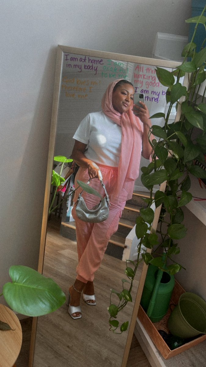 LoveMeSomeFati's tweet photo. Life Lately 🌸🧕🏽💕 https://t.co/BUYmv0P3Ty
