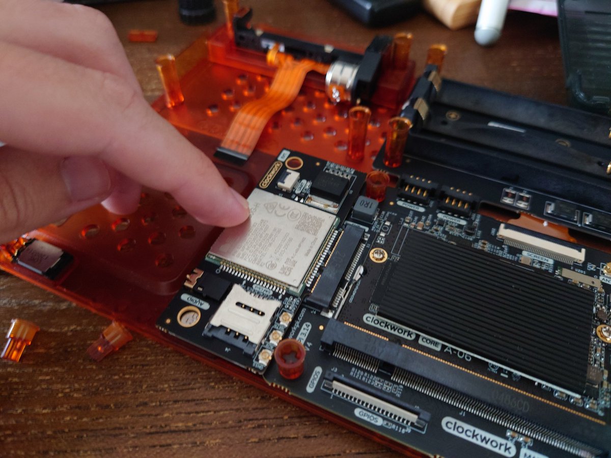 highvis_supply's tweet photo. Although the #clockworkpi #devterm and #uconsole share a mainboard, the mounting holes of the LTE module for the uconsole do not align with those of the devterm https://t.co/XG00ckTnaG