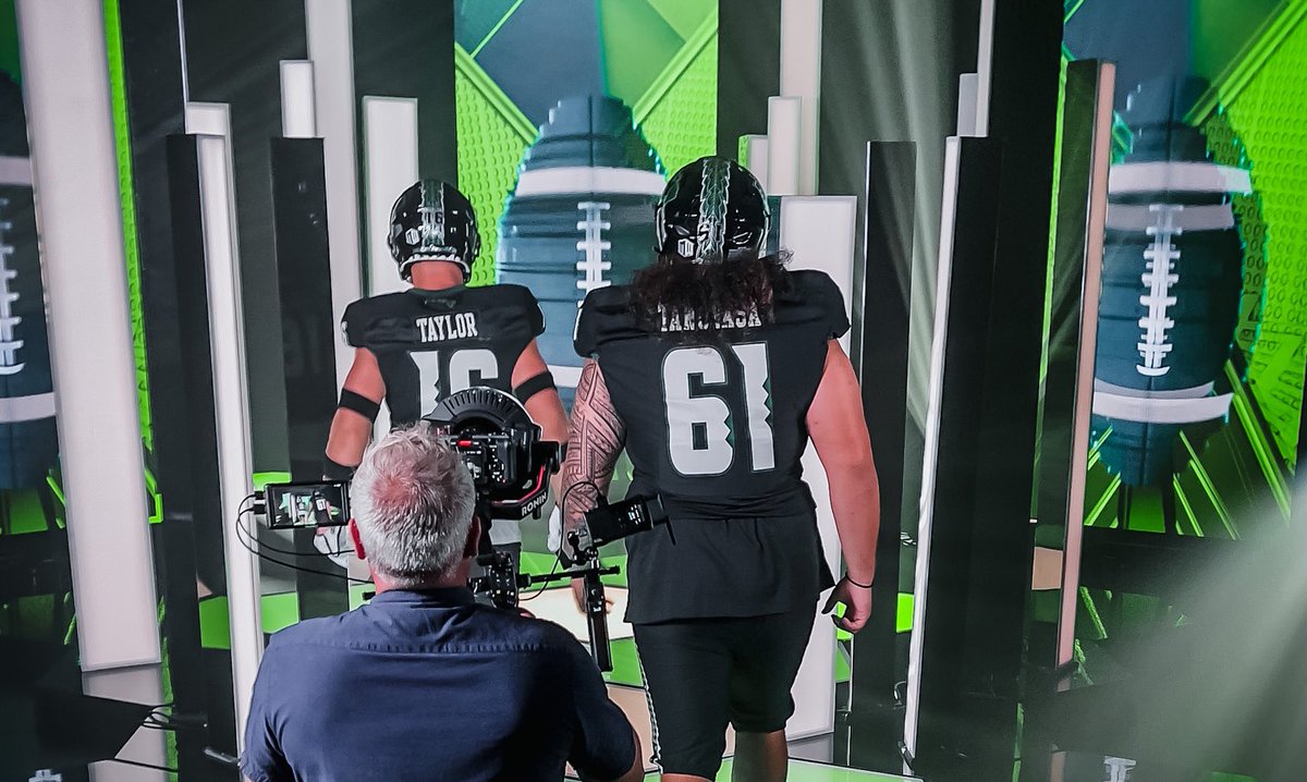 HawaiiFootball's tweet photo. Day 1 in Vegas ✅

#GoBows #BRADDAHHOOD https://t.co/1EOPDQO5nG