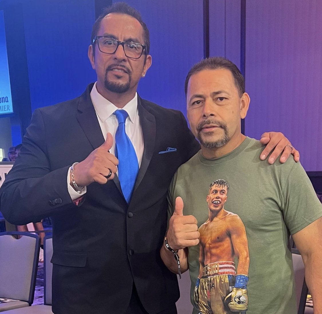 thumbsup4richie's tweet photo. ALWAYS Thumbs Up For RICHIE 👍🏼👍🏼 With Trainer #TonyCastro 🥊 #EveryFighterHasAVoice #TheFightersVoice #TheOnlyVoiceThatMatters #TU4R 😇 https://t.co/i1tKkOiM6G
