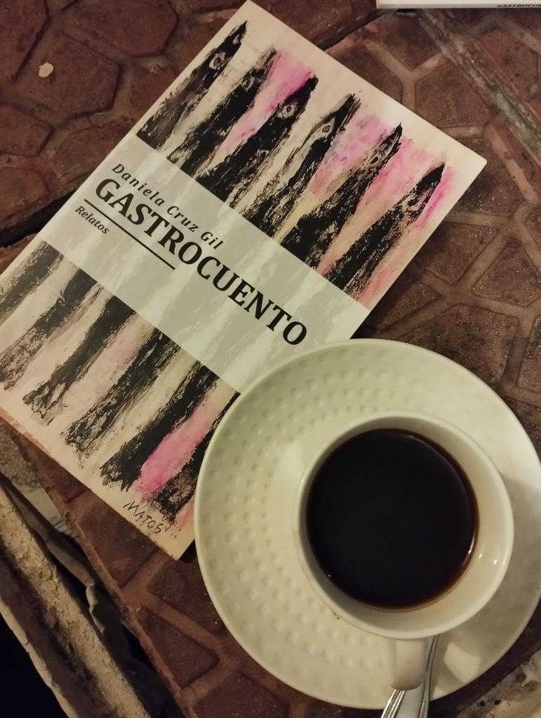 Se hizo la luz gracias a <a href="/lunainsomnee/">Luna Insomne Editores</a> y <a href="/habitantezeta/">Luis Reynaldo Pérez</a> en <a href="/atabeyrabohemia/">atabeyrabohemia</a> Noche mágica.