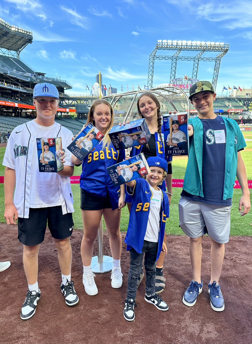 Ty France Bobblehead Night! Let’s GOOOOO <a href="/Mariners/">Seattle Mariners</a>! ⚾️💛💙 #SeaUsRise🔱