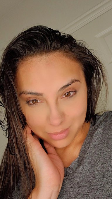 Just thought I'd pull the face card  #naturalbeauty #browneyes https://t.co/Di4Mq5REY6<a href="/tag/naturalbeauty"class="tags">#naturalbeauty</a><a href="/tag/browneyes"class="tags"><span>#browneyes</span></a>