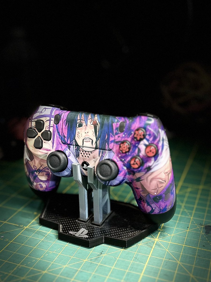 It’s always nice going back and doing a ps4 controller. Where it all started. 
.
#cesarsgaragedesigns #sasuke #itachi #naruto #anime #hydrodipping #hydrodip #customxboxonecontroller #gaming #gamer #gamestyling #fortnite #apexlegends #callofduty