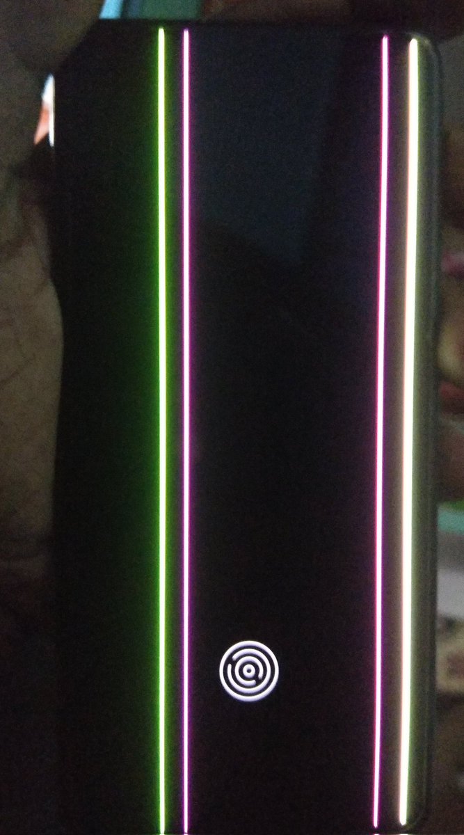 Arav_Mor's tweet photo. After Faceing Pink and white line issue now  Green line issue for my realme x7 pro 5G ,
Need a solution... 
@realmecareIN @realmecareIN @MadhavSheth1 @realmeglobal
#lining #realmex7pro  #displaylinineing #screenline https://t.co/uPRth6BUev