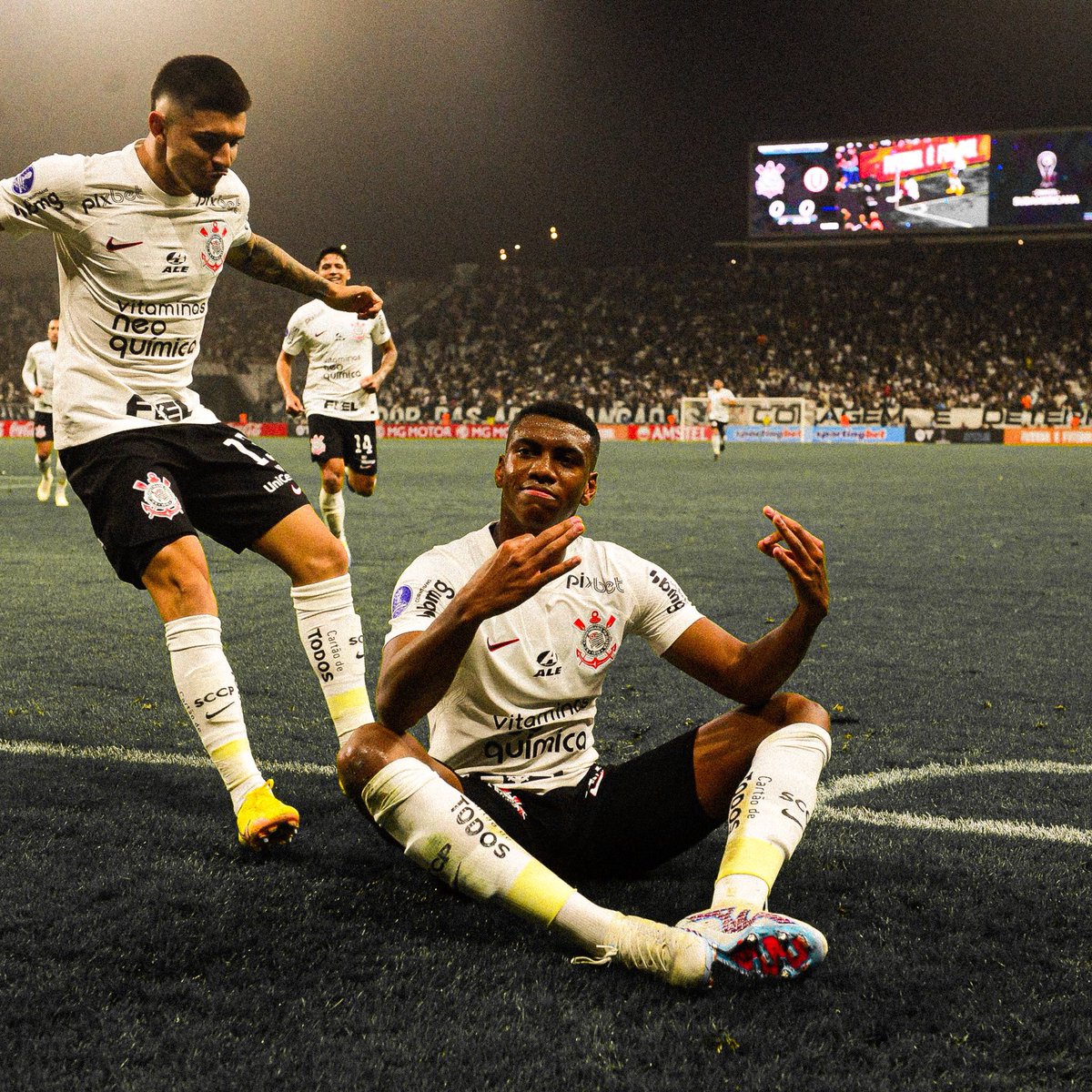 timaoideologia's tweet photo. O CORINTHIANS ESTÁ CLASSIFICADO PARA AS OITAVAS DA COPA SUL-AMERICANA

RACISTAS ELIMINADOS !!!!!!

QUARTA VITÓRIA SEGUIDA

VAI TOMAR NO CU @Universitario https://t.co/nzu1mpp5NN