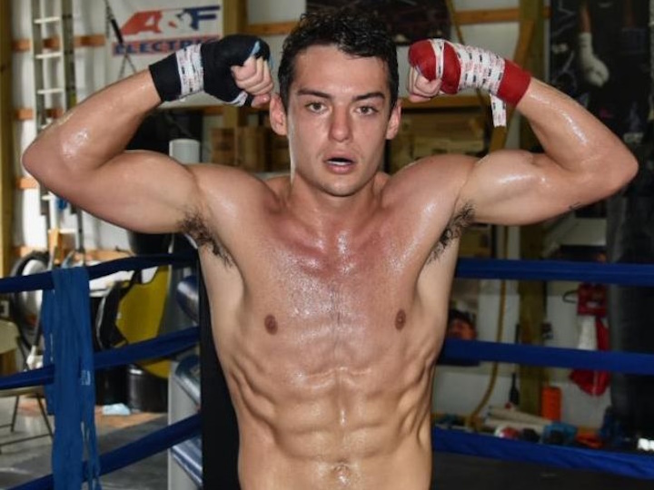 Tyler Tomlin Talks Training Camp, Sauceda Clash, Hometown, More dlvr.it/SsNwQF