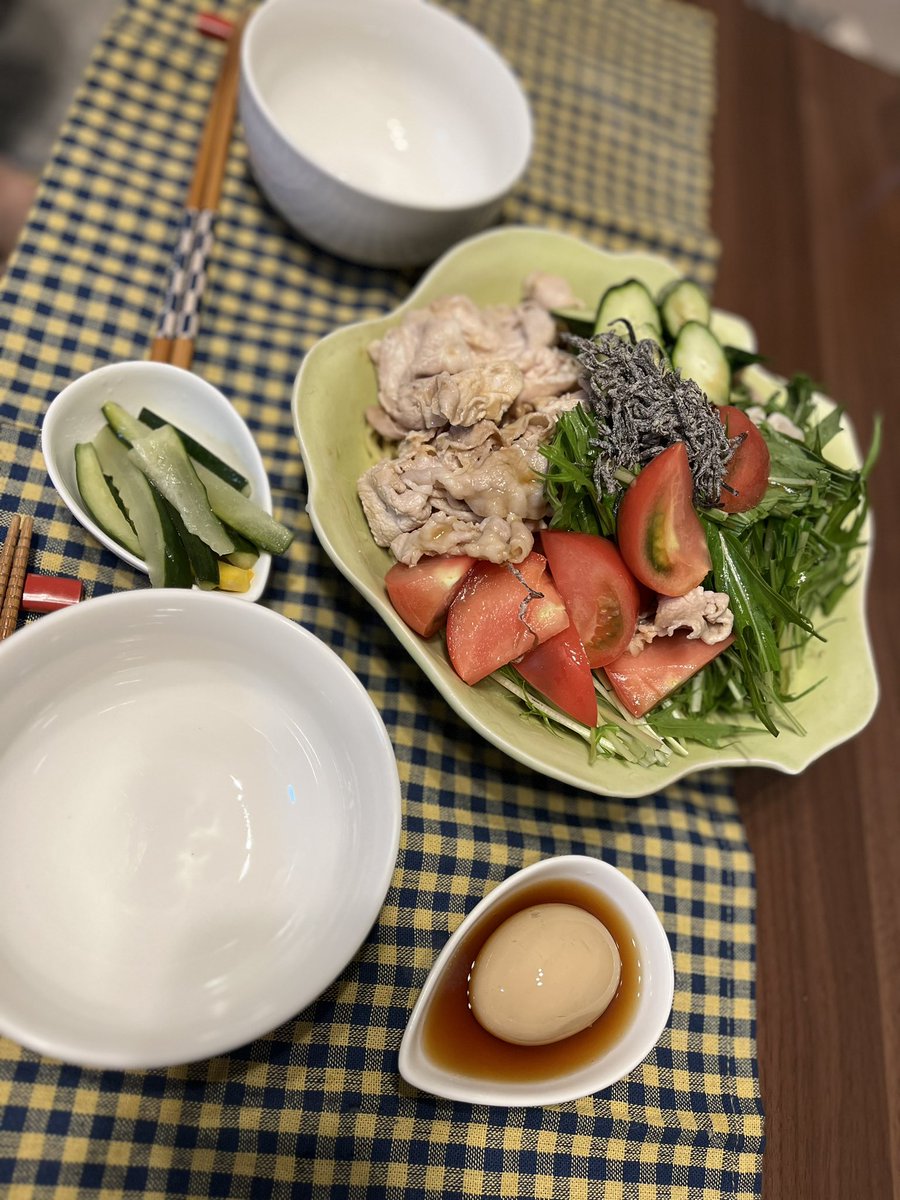 MAPP_NATIVE's tweet photo. 今日もがんばろ🥹🤍

冷やしラーメンとラーメンサラダの違いがわからなかったけどこれはラーメンサラダ？ https://t.co/atNwGeluk2