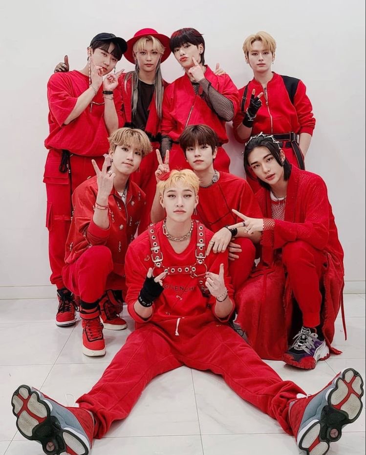 lvrboyhannie's tweet photo. xdinary heroes being the worlds biggest stays

- a necessary thread https://t.co/ipYkAF0wxs