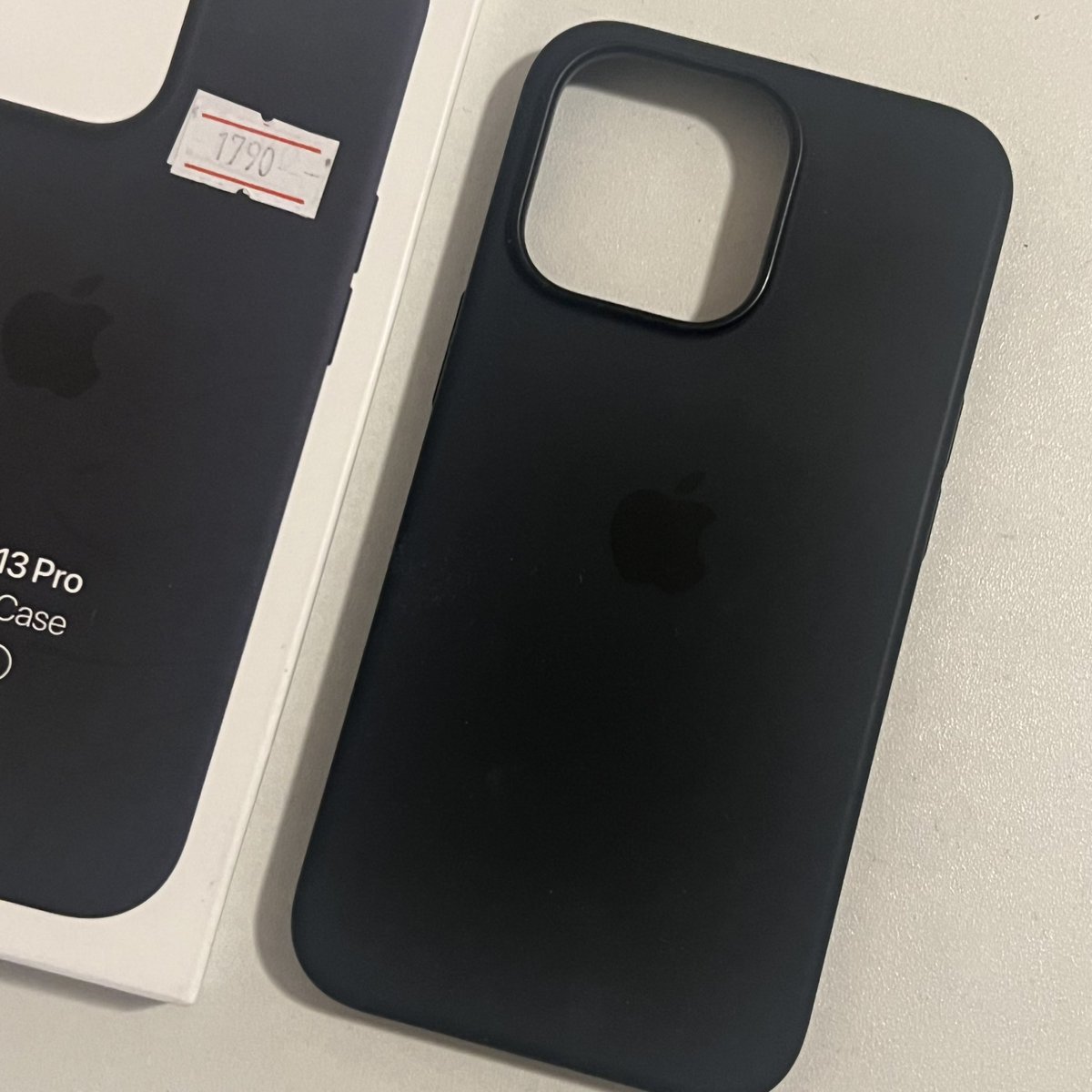 gmcrzsx's tweet photo. ส่งต่อ 🔗 เคสซิลิโคน iphone 13 pro magsafe 📓 สี black ของแท้ 100% ใช้น้อย ใหม่มาก ไม่มีตำหนิ 500฿ รวมส่งเอกชน ✨🩶 #case #caseiphone #iphone13pro #iphone #เคส #เคสไอโฟน #เคสแอปเปิ้ล #caseapple #เคสซิลิโคน #ของแท้ #ส่งต่อเคสไอโฟน #ส่งต่อเคสมือถือ #case13pro #เคสพร้อมส่ง #เคสสีดำ https://t.co/7SqiaKJCPZ
