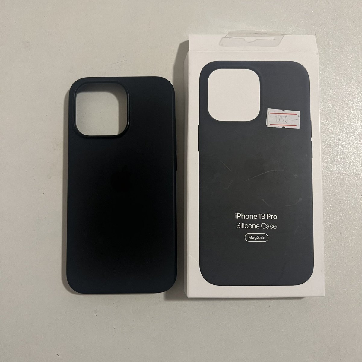 gmcrzsx's tweet photo. ส่งต่อ 🔗 เคสซิลิโคน iphone 13 pro magsafe 📓 สี black ของแท้ 100% ใช้น้อย ใหม่มาก ไม่มีตำหนิ 500฿ รวมส่งเอกชน ✨🩶 #case #caseiphone #iphone13pro #iphone #เคส #เคสไอโฟน #เคสแอปเปิ้ล #caseapple #เคสซิลิโคน #ของแท้ #ส่งต่อเคสไอโฟน #ส่งต่อเคสมือถือ #case13pro #เคสพร้อมส่ง #เคสสีดำ https://t.co/7SqiaKJCPZ