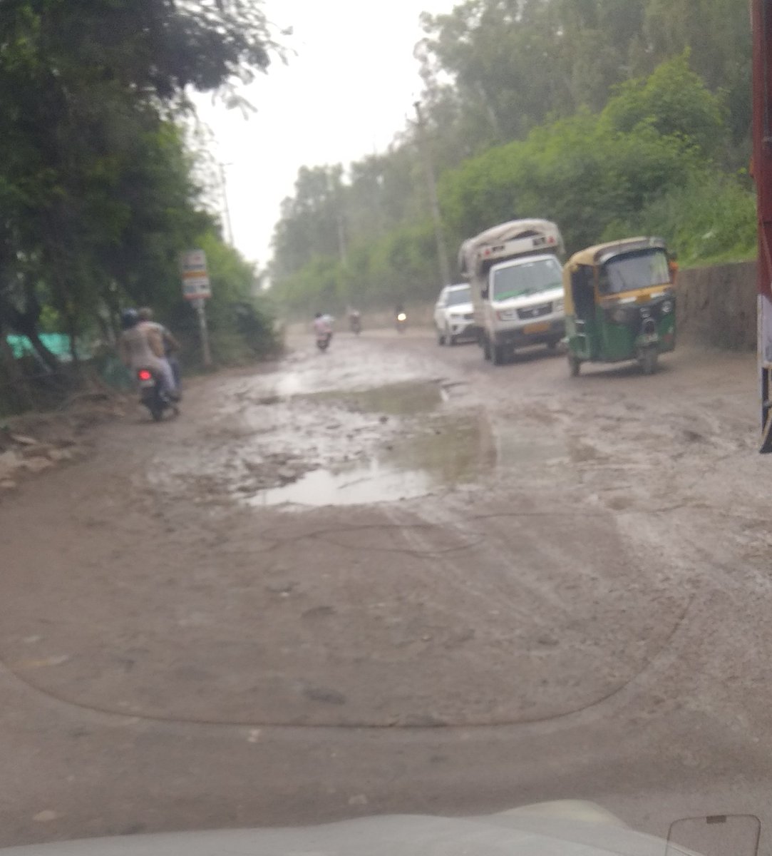 Reel_ministry's tweet photo. Party ka Mel milap ho gya ho to kuch kaam kra do
2/3din month se ye Raod aise hi damage pada h chandan #nihalvihar near #dalermehandi farm house @MCD_Delhi
@ArvindKejriwal sir @INCIndia
@LtGovDelhi https://t.co/DRVOltpD8m