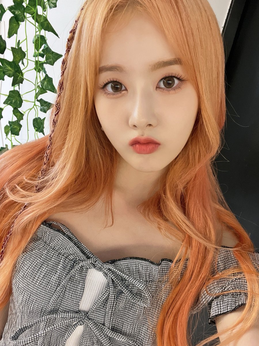 M2MPD's tweet photo. 스윗의 맘을 뺏을 짱테이씨의 셀카 팡팡🧡
드디어 오늘이 <팡팡 스테이씨> 첫 방송📢

오늘 밤 9시 30분 Mnet 첫 방송📺
M2 유튜브 채널 동시 공개📱

#팡팡스테이씨 #팡테이씨
#PANGPANGSTAYC
#STAYC #스테이씨 @STAYC_official https://t.co/71oMH9Q0ep