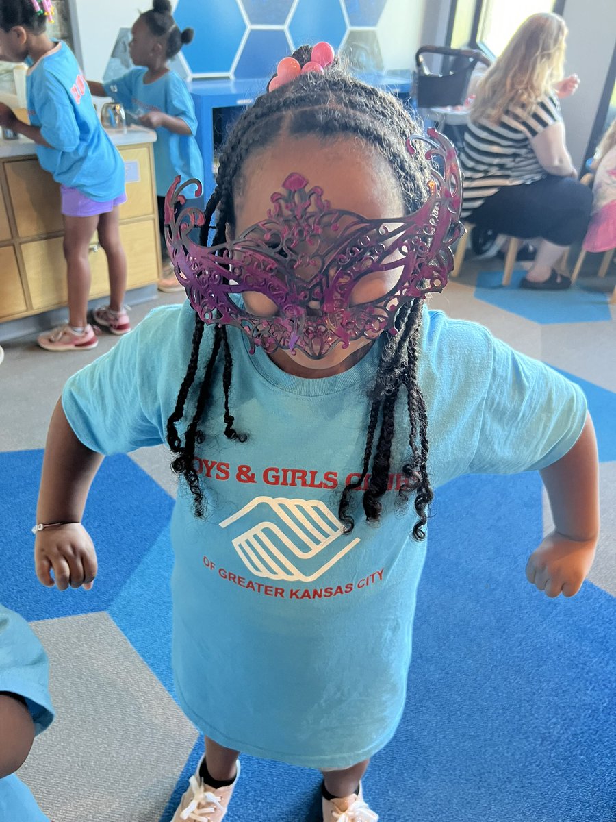 JarushaG's tweet photo. K-3 Ss from J&D Wagner @HelpKCKids took a field trip to @museumatPF last Friday. Great tour guides and lots of excitement from the kids! #atomicblast #summerlearning https://t.co/eGwGCWsLED