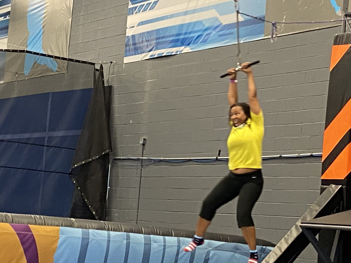 hhs_prncpl's tweet image. Admin Retreat. We were risk-takers and encouragers and laughed incredibly hard! We are ready for the new year 💪🏽 #bestteamever #getexcited 💚💛  @HenricoHighSch @AshleyWalkerMEd @ehphelps @AsprinKroll