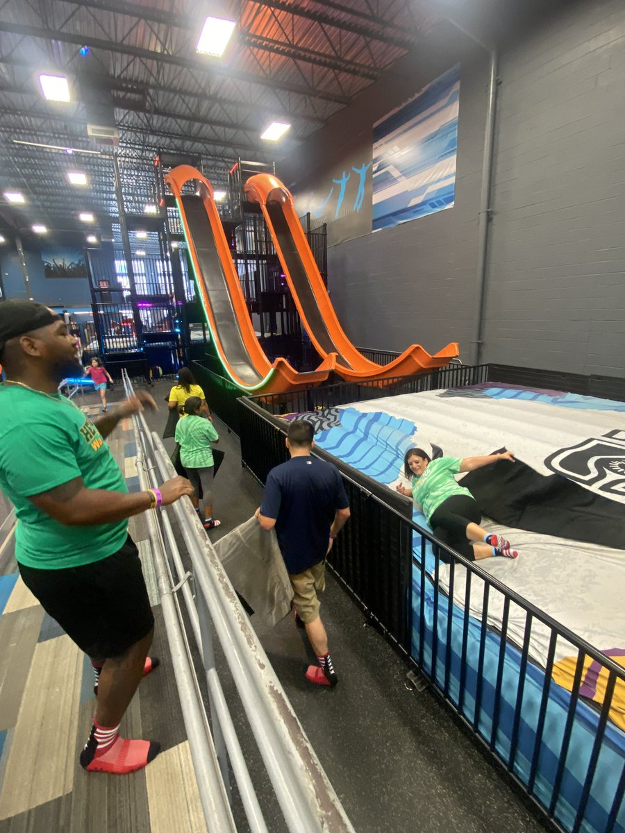 hhs_prncpl's tweet image. Admin Retreat. We were risk-takers and encouragers and laughed incredibly hard! We are ready for the new year 💪🏽 #bestteamever #getexcited 💚💛  @HenricoHighSch @AshleyWalkerMEd @ehphelps @AsprinKroll