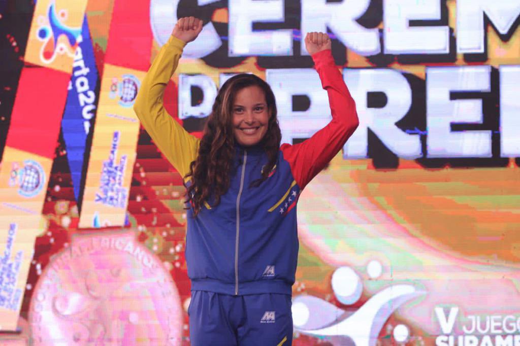 robertogolding's tweet photo. Increíble los resultados de #DanielaRivera en su ruta hacia Paris 2024, ahora suma medalla de oro en los @2023santamarta ⛵️

#vela #sailing @danyrivera3 https://t.co/wzFjLR13za