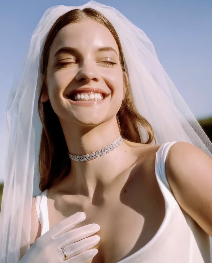 N3urosis's tweet photo. Estoy muy obsesionada con las fotos de la boda de Barbara Palvin y Dylan Sprouse 😭😭 https://t.co/HRIoFyviim
