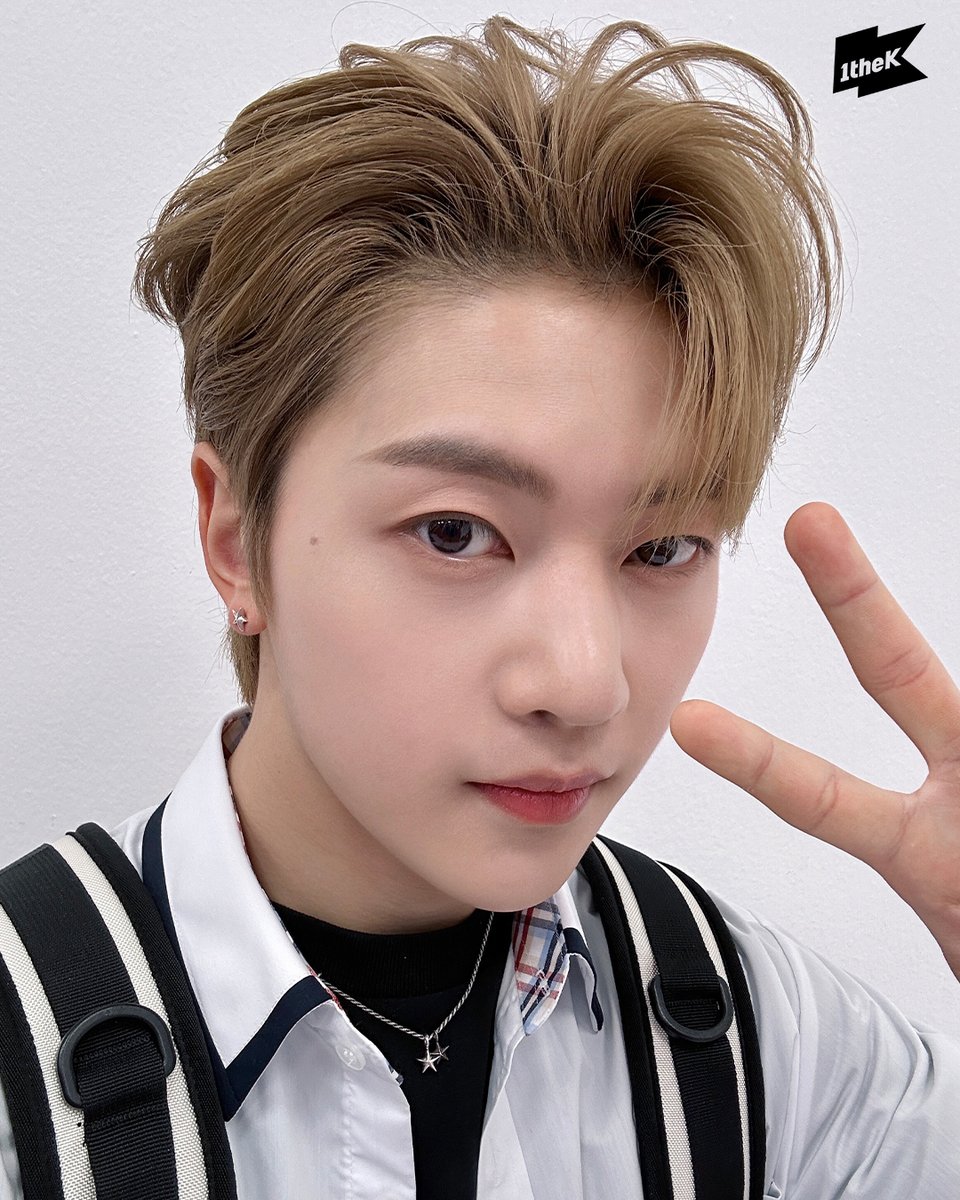 #ZB1 에 대한 객관적인 비평? 피드백? 원하지 않습니다.
무조건 박수갈채👏 그리고 #네컷라이브 도 많이 봐주십시오😉
#ZEROBASEONE #InBloom <a href="/ZB1_official/">ZEROBASEONE</a>

#4CutLive 👉 youtu.be/m9IcllvU-og 

📌 전국 #인생네컷 매장 및 인생네컷 APP에서 #제로베이스원 한정판 프레임을 만나보세요🎞 (~8/9)