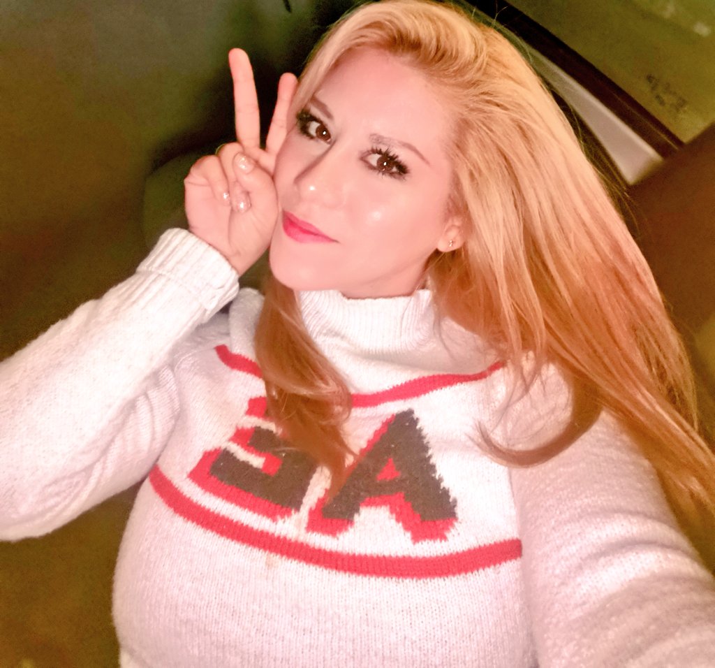 FernandaMG82's tweet photo. Ya les estaré avisando de los proyectos que tengo en puerta, y no dejen de seguirme a dónde vaya.
La próximo martes será mi despedida y mi última columna.
Les dedicaré mi adiós 👋 https://t.co/hHqJCq6yxp