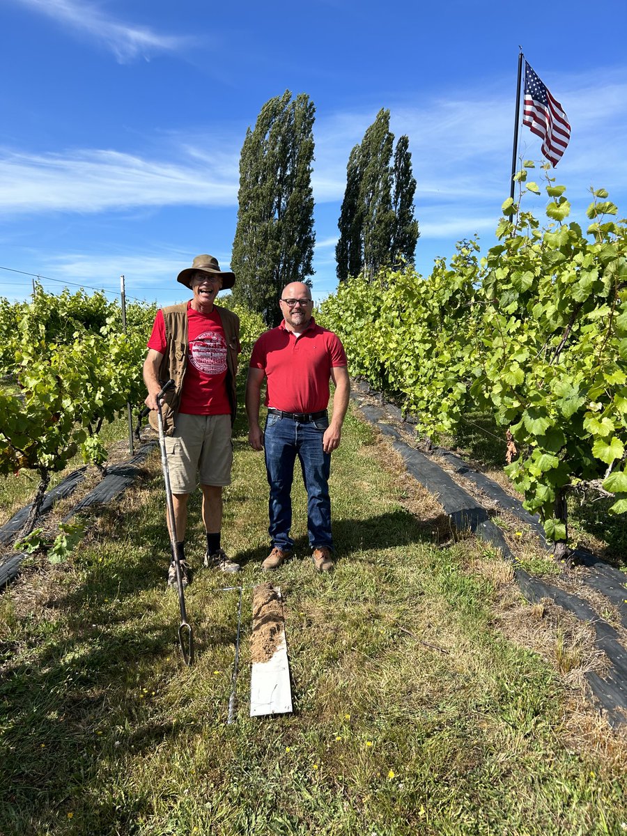 Bagged another trophy- my 48th state soil - the Tokul state soil of Washington. Thanks to guide Don McMoran, Washington Stare University extension and Bertelsmann Winery.