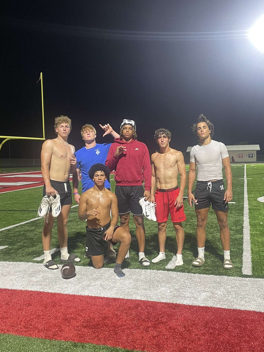 Masonleach31's tweet photo. Got some work in with the guys #Manymade https://t.co/s7uIFFcnNr
