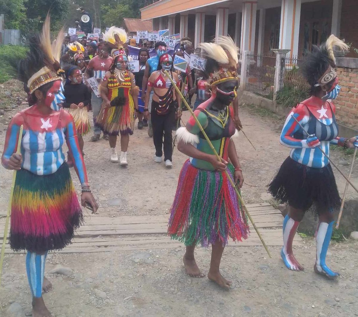 BazokaLogo's tweet photo. Peaceful action to support of ULMWP's full membership in the MSG. Today's support action is running according to the schedule that was originally planned that: on July 19, 2023 there will be a national support action throughout the territory of West Papua.
#WPforMSG https://t.co/TEBmLftOvb