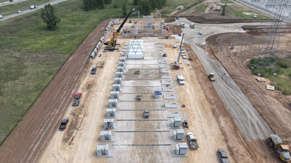 Tesla_Megapack's tweet photo. At Giga Texas, Megapack is installed directly on the ground without the need for concrete foundations

By utilizing its mechanical structure &amp; electrical wireway instead, deployment becomes cheaper &amp; faster https://t.co/h3nyGfPT0y