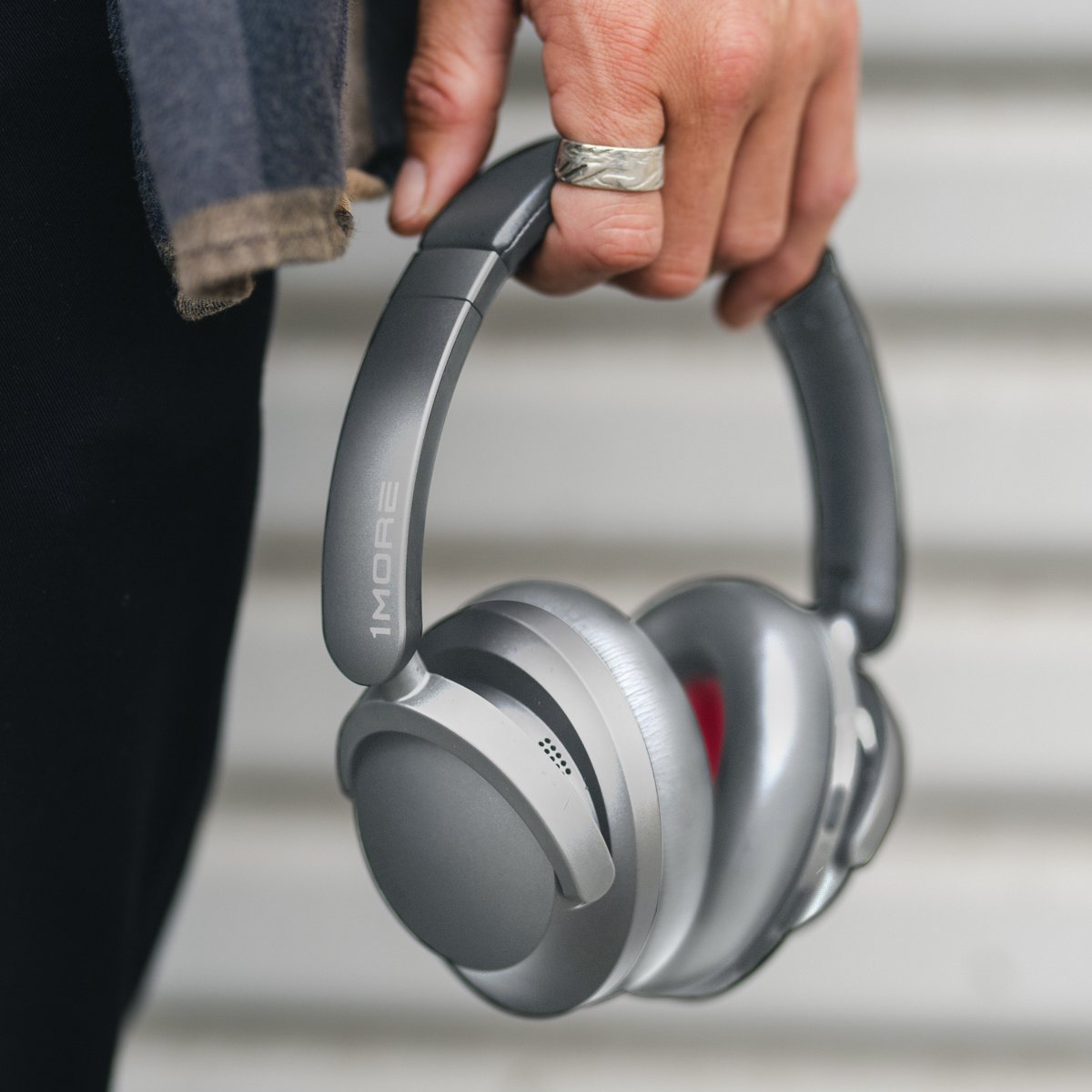 1MoreGlobal's tweet image. 🎉 Elevate your style and sound with 1MORE SonoFlow Headphones in stunning Blue and Silver! 🎧 Experience a whole new level of listening pleasure with these sleek and stylish headphones.
🔗Available now on the 1MORE Official website👉 bit.ly/3K7tIiv 

#1MORE #SonoFlow