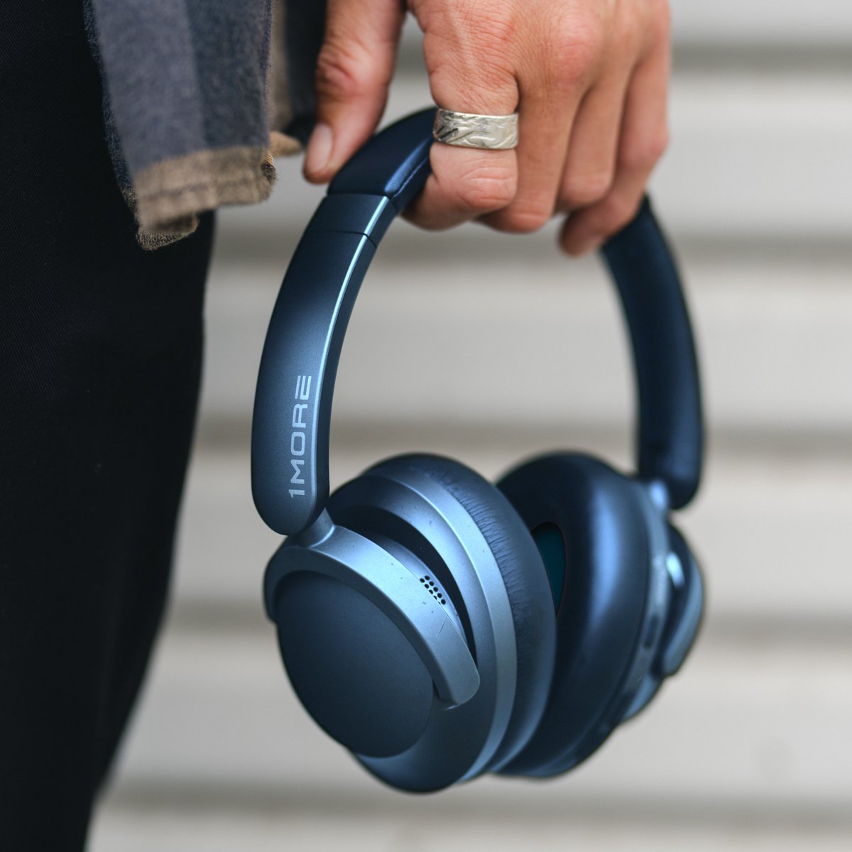 1MoreGlobal's tweet image. 🎉 Elevate your style and sound with 1MORE SonoFlow Headphones in stunning Blue and Silver! 🎧 Experience a whole new level of listening pleasure with these sleek and stylish headphones.
🔗Available now on the 1MORE Official website👉 bit.ly/3K7tIiv 

#1MORE #SonoFlow